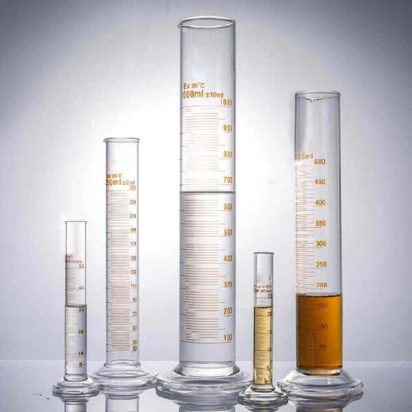 Cylinder, graduated, with round base and spout, amber stain graduation, made of low expansion 3.3 borosilicate glass